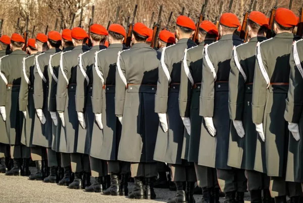 Rachat de Crédit pour Militaires et Gendarmes : Optimisez Votre Budget avec Kreid, Votre Expert Courtier